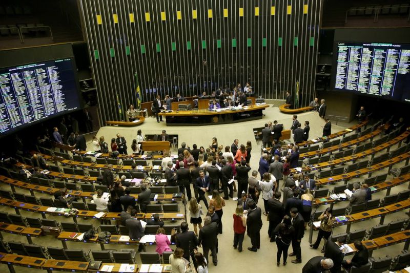 Estudo mostra como as parlamentares são ofendidas nas redes sociais