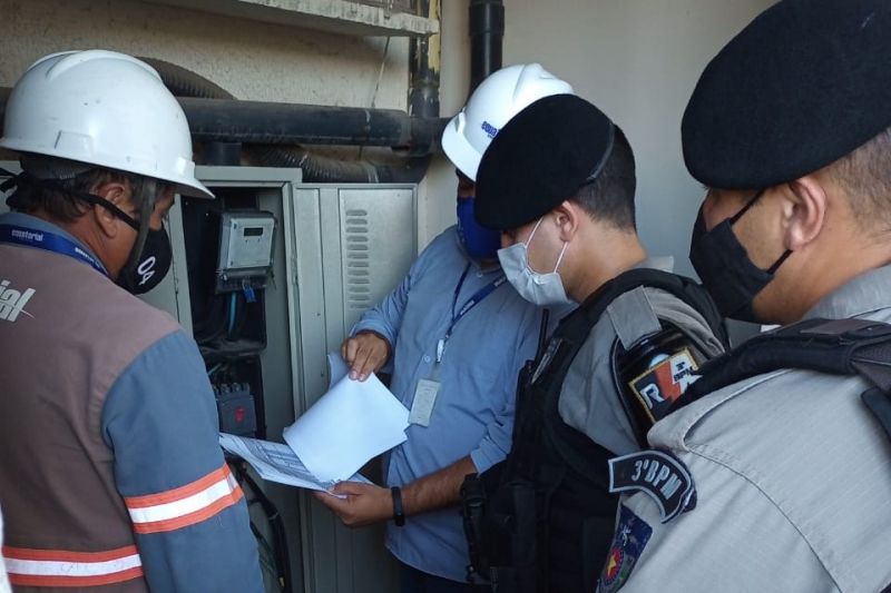 Dono de fábrica é preso durante operação de combate a furto de energia em Delmiro Gouveia