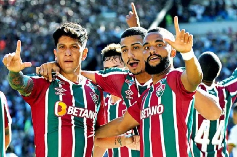 Fluminense dá banho de bola e vai à final com futebol de campeão