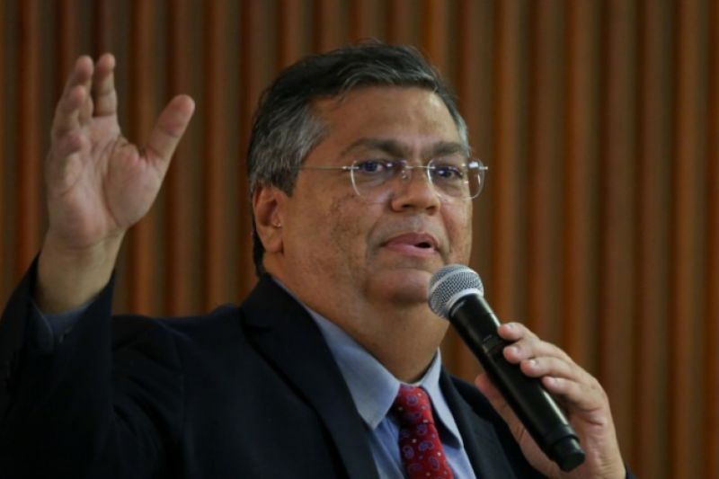Flávio Dino vai ao STF e acusa sete parlamentares de fake news