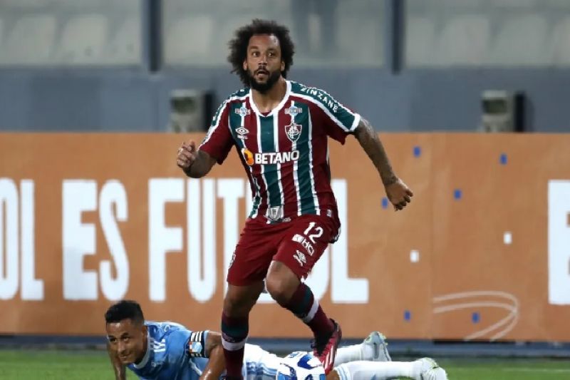 Tietado até em campo, Marcelo estreia no Fluminense admirado por todos