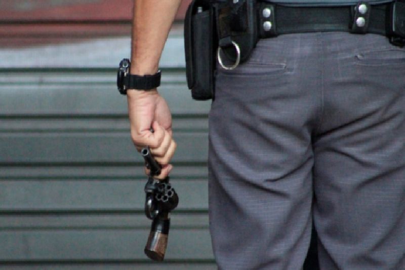 Projeto de lei na Câmara prevê segurança armada em todas as escolas do país