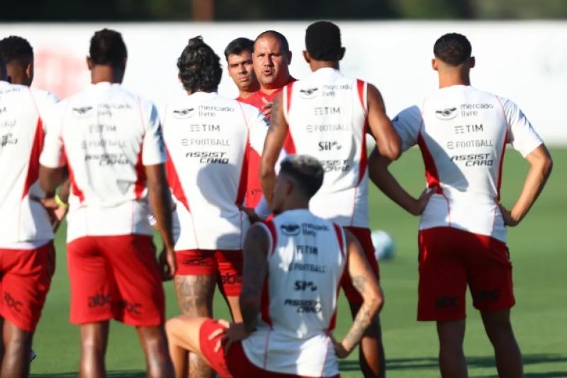 Com elenco principal, interino do Flamengo deve mudar esquema