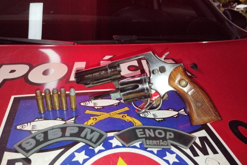 Polícia é acionada e impede tragédia com arma de fogo em bar em Delmiro Gouveia