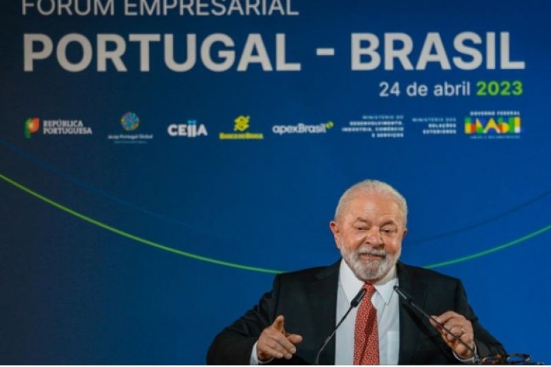 Lula volta a criticar juros altos, diz que dinheiro precisa circular