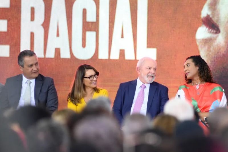 Lula sanciona projeto que obriga empregadores a incluir dados raciais em documentos