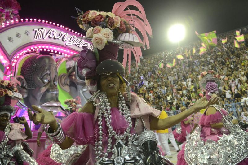 Mangueira faz 95 anos e lança título do enredo em homenagem a Alcione