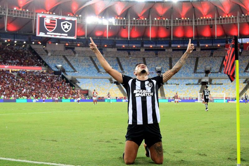 Botafogo volta a liderar o Campeonato Brasileiro após quase dez anos