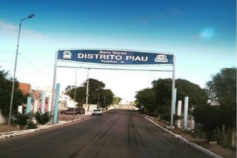 Batida entre dois carros deixa motoristas feridos em trecho da AL-220 em Piranhas