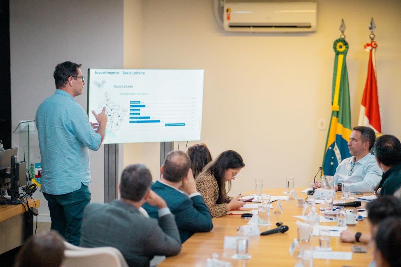 Governador recebe plano das obras de esgotamento sanitário de Alagoas