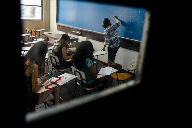 Pesquisa mostra por que brasileiros deixam escola