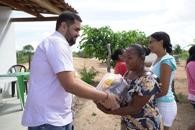 Prefeito conclui entrega de 6 mil cestas básicas para famílias em vulnerabilidade social