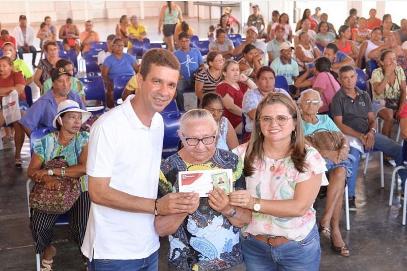 Pariconha: prefeito Tony sanciona lei que reajusta salários dos profissionais da Educação