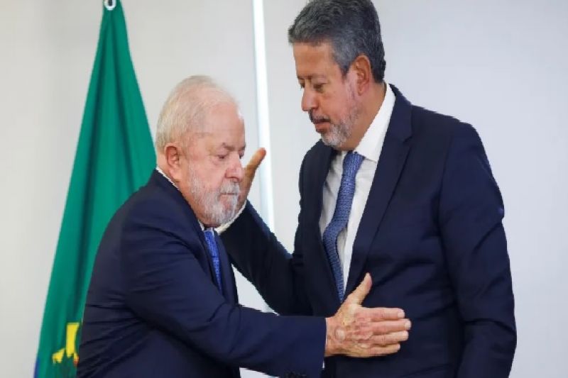 Em dia decisivo, Lula conversa com Lira para evitar nova derrota