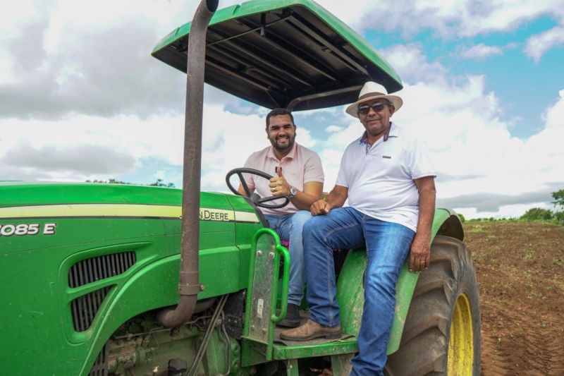 Prefeitura garante corte de terra 2023 e beneficia agricultores de Piranhas
