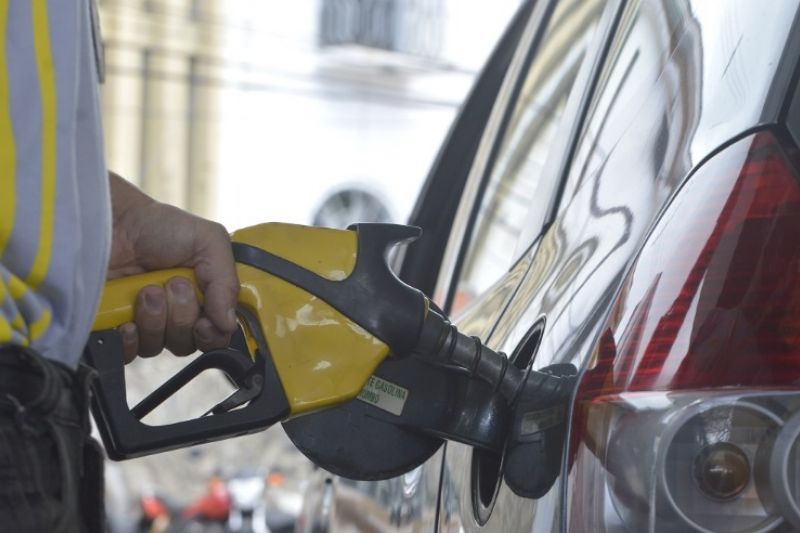 Preço médio da gasolina cai 1% e tem quarta queda consecutiva nos postos
