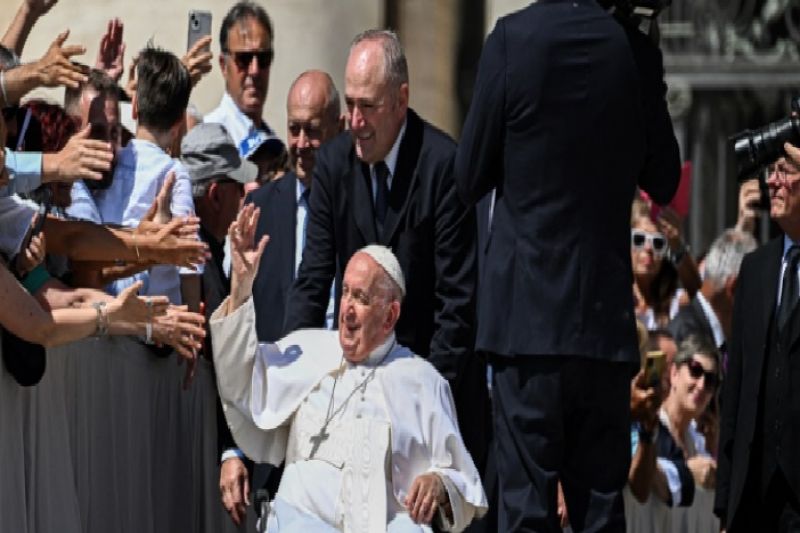 Papa Francisco passará por cirurgia de emergência por risco de obstrução intestinal