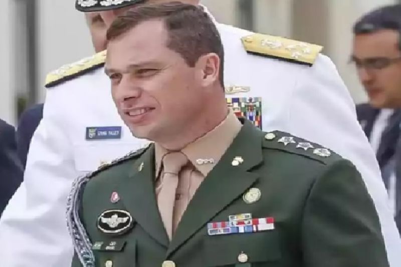 Perícia no celular de Mauro Cid encontra documentos sobre plano golpista