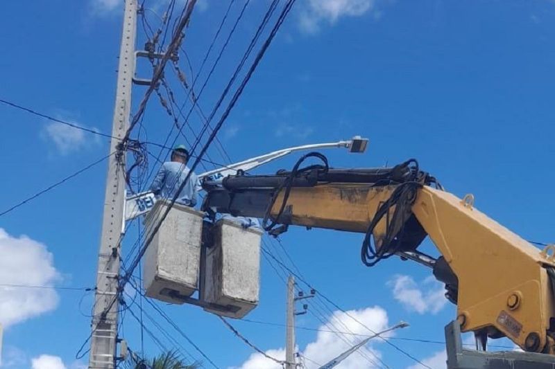 Brilha Delmiro conclui iluminação em LED no conjunto Sonia Monteiro