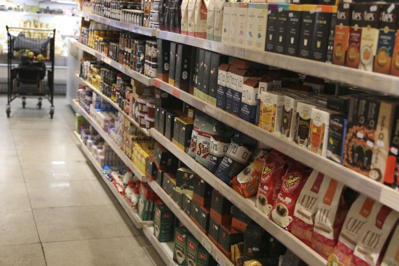 Vendas do comércio variam 0,1% em abril