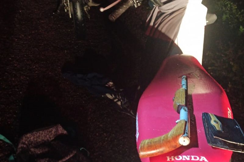 Polícia recupera moto roubada e ladrões são presos em Delmiro Gouveia