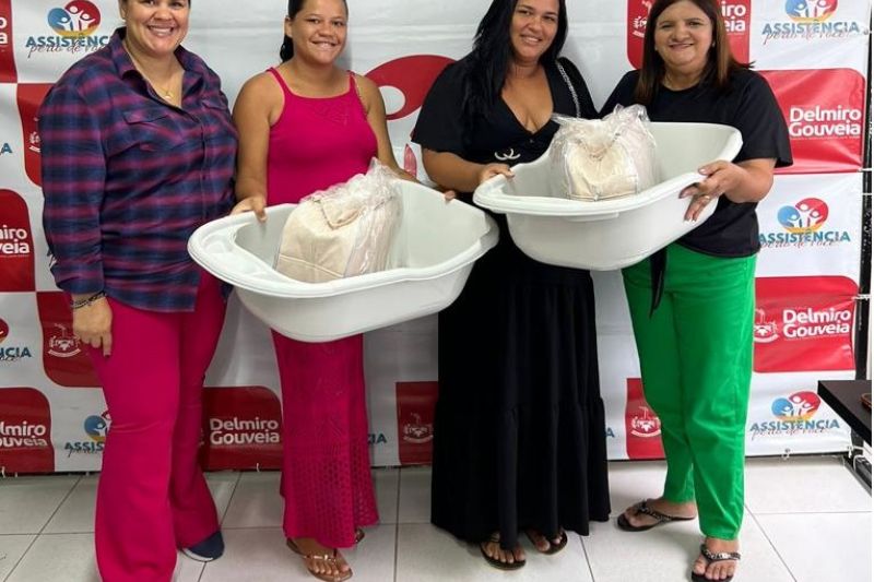 Mais 40 gestantes delmirenses recebem kit enxoval completo