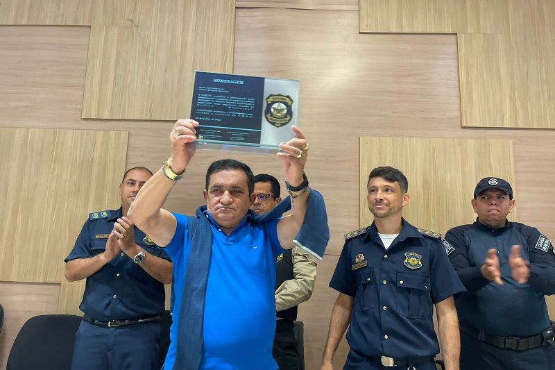 Guarda Municipal homenageia ex-prefeito Luiz Carlos Costa por criação do órgão