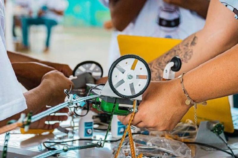 Folha de São Paulo: Canapi utiliza 100% dos Kits de Robótica em todos os níveis escolares