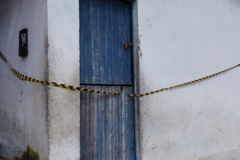 Homem encontra amante com amigo, mata os dois a pedradas e se mata em Poço das Trincheiras