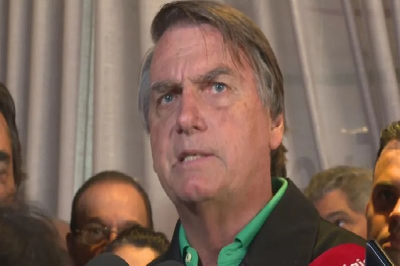 Levei uma facada nas costas, diz Bolsonaro após condenação