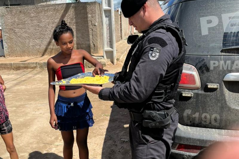9º BPM promove arraiá para policiais e vai às ruas de bairros carentes promover o social