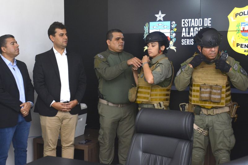 Governo investe na segurança de policiais penais com a aquisição de capacetes balísticos