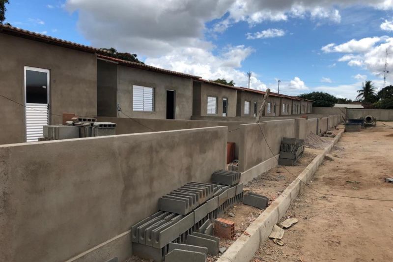 Estado assina segundo repasse de empenho para construção de casas populares no município