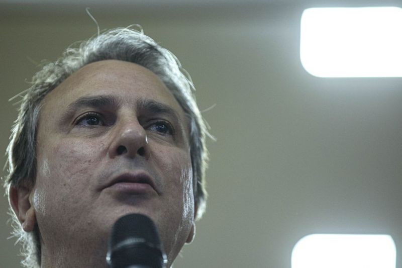 Governo prepara ações para garantir que jovens terminem o ensino médio