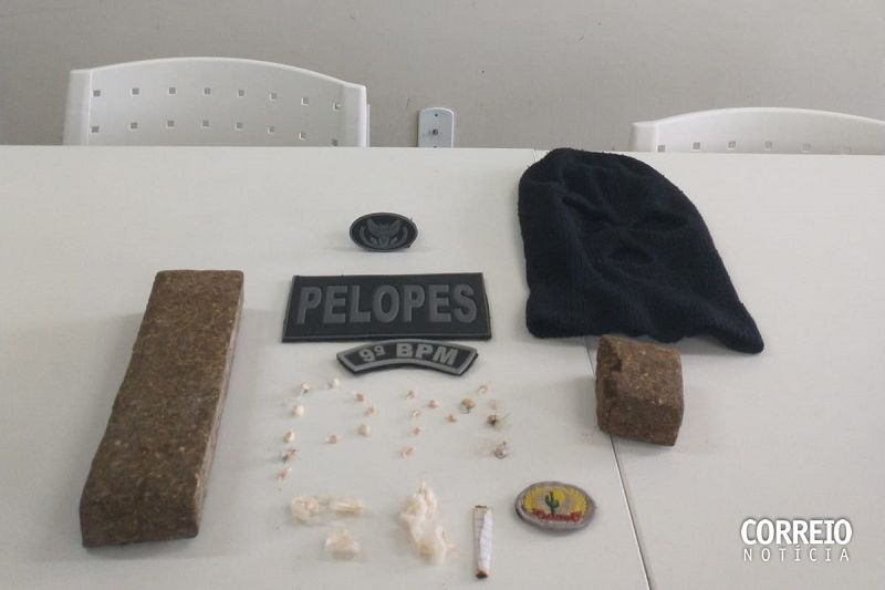 Polícia dá carreira em traficantes e fecha boca de fumo dentro de mata em Delmiro Gouveia