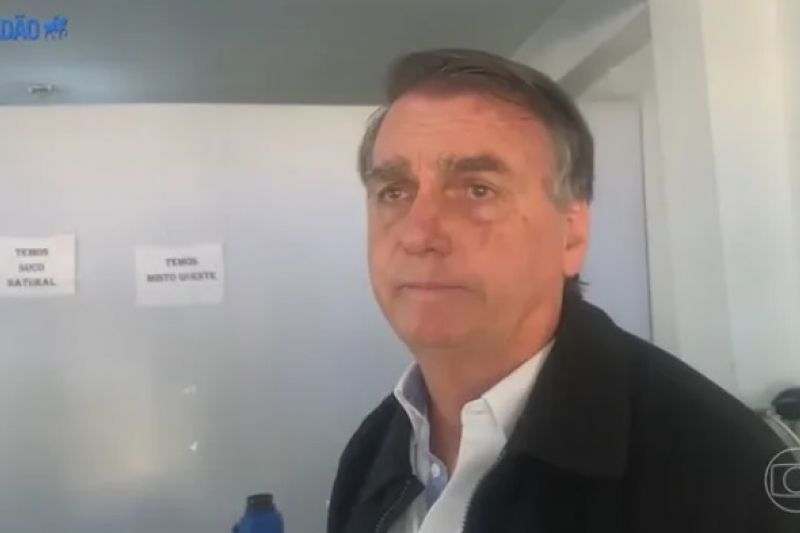 Bolsonaro é internado para exames de rotina, diz advogado