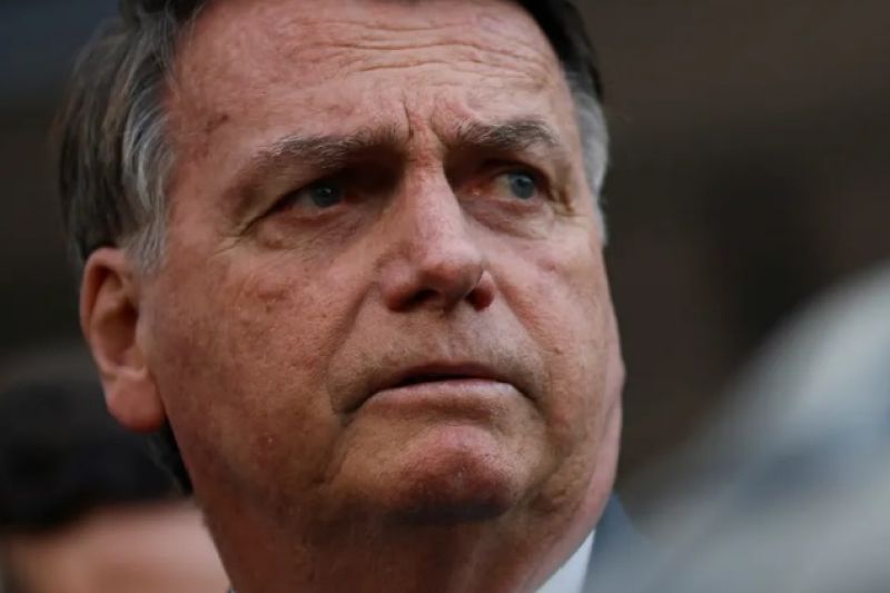 Após ter sigilo quebrado, Bolsonaro entrega extratos bancários ao STF