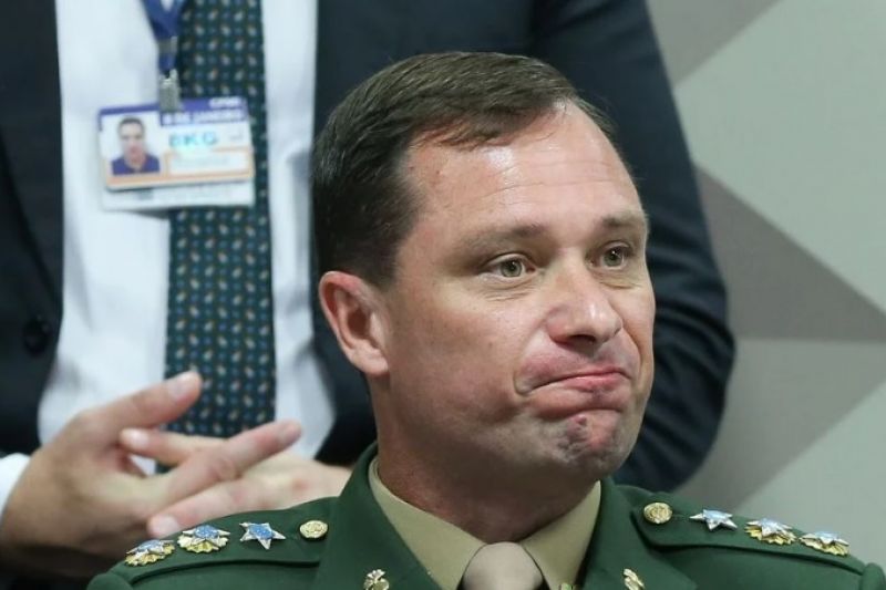 Moraes proíbe qualquer contato de Mauro Cid com Bolsonaro e Michelle