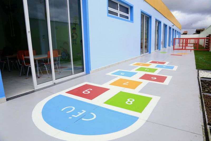 Governo de Alagoas entrega escola, creche Cria e prédio de Gerência de Educação no Sertão