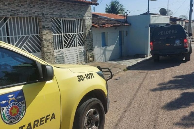 Três homens são presos suspeitos de roubo de telefones celulares em Delmiro Gouveia