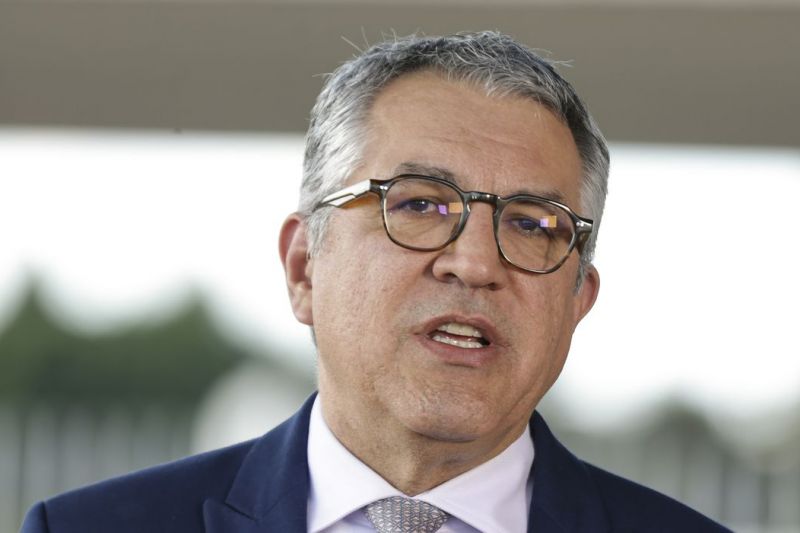 Padilha: Lula deve anunciar novos ministros ao retornar do exterior