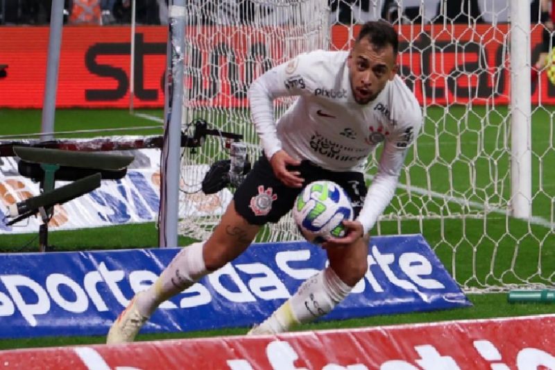 Corinthians marca no final e garante empate por 1 a 1 contra o Goiás