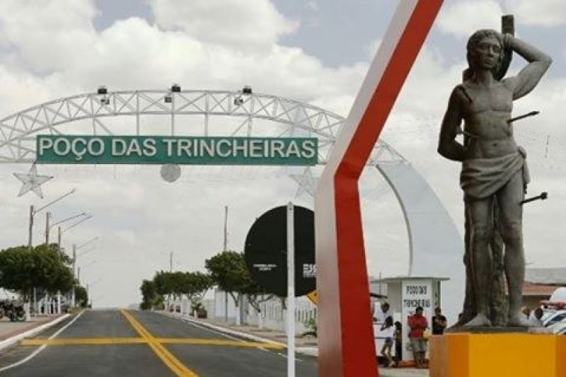 Após 13 anos, homem que matou a esposa na frente dos filhos é preso em Poço das Trincheira