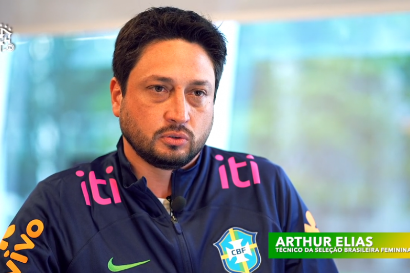 Arthur Elias relembra carreira até o convite para assumir a seleção brasileira