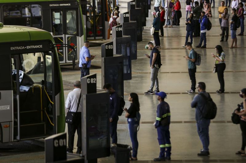 Serviços crescem 0,5% no país em julho