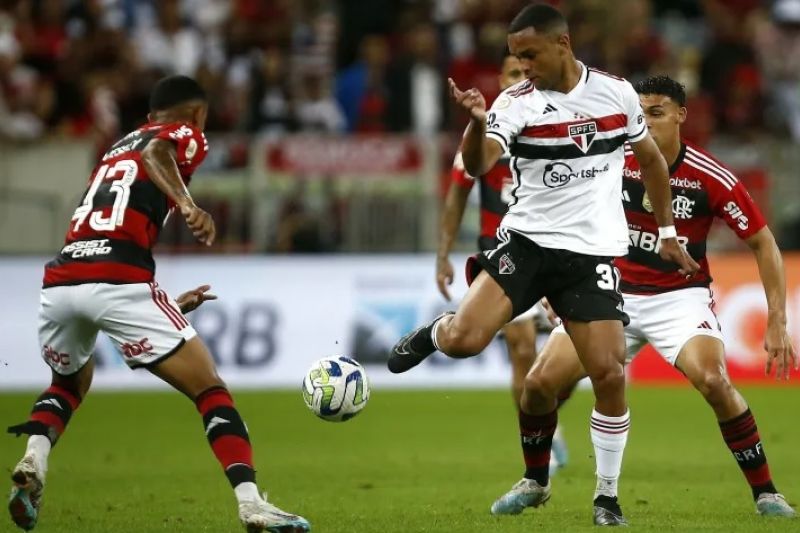 São Paulo vence Flamengo na partida de ida da final da Copa do Brasil