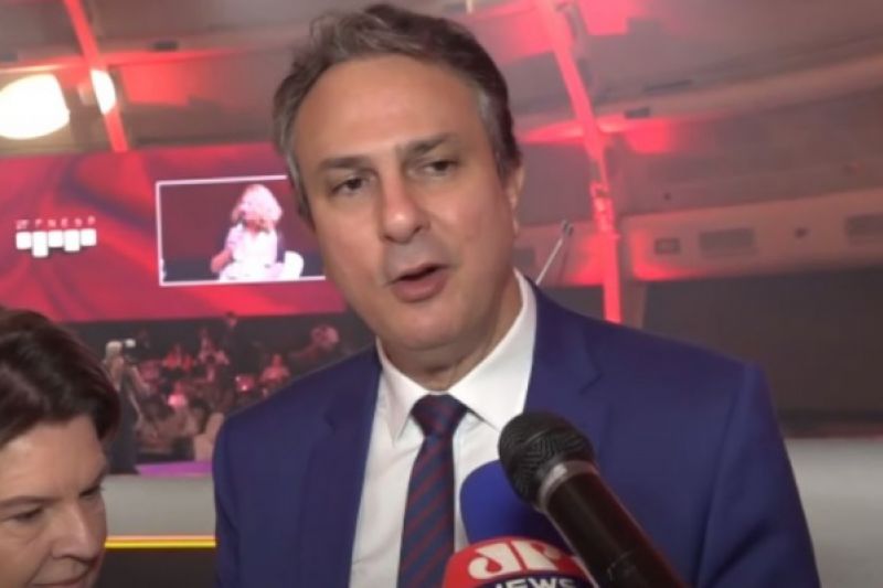 MEC estuda criar auxílio para estudantes de baixa renda no ensino médio