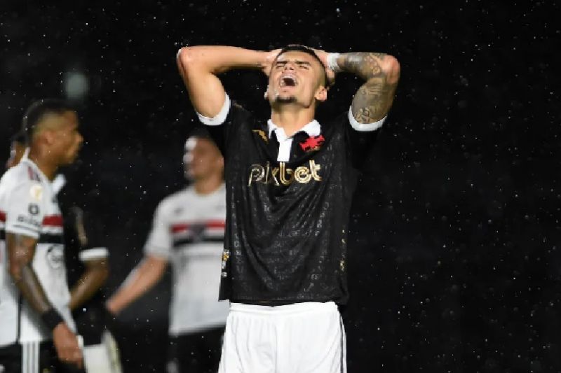 Vasco vai à CBF para reclamar de arbitragem do jogo contra o São Paulo