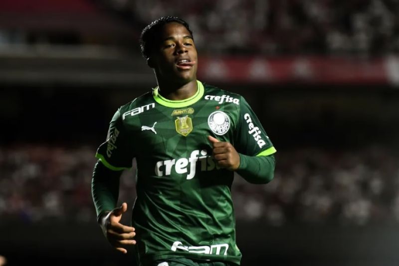 Com Endrick, jornal inclui brasileiros entre promessas