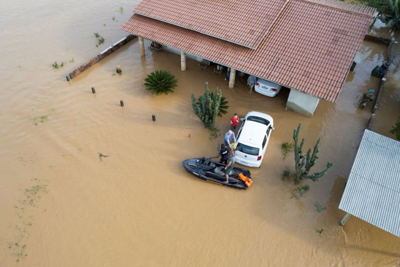 Força-tarefa combate efeitos das chuvas em Santa Catarina